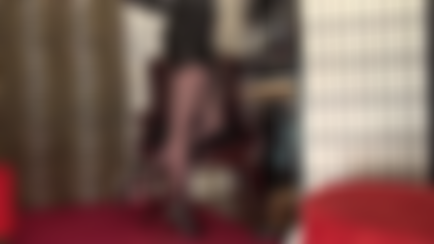 Que adora pernas usando meia-calça preta transparente - adoro as pernas longas e finas de náilon e os sapatos de couro da amante vivian.