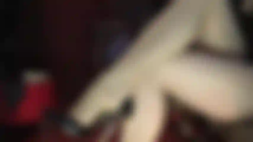 Sexo com pernas cruzadas - você está tão obcecado com as pernas da deusa cobertas por meia-calça fina, ela te mantém preso entre elas para uma ordenha que você sempre sonhou. (Femdom, meias de nylon, adoração de pernas, dildo, stilettos, salto alto, pernas de nylon, joi, pernas sensuais).
