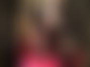 Troquei de roupa: body de vinil, meia-calça e salto alto para um vestido preto sexy e botas de tiras.