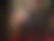 Uma senhora com corpo de látex, meia-liga e botas de cano alto - baba só de ver meu corpo de látex. Você vai precisar de toda a saliva que conseguir para engolir minha cinta-liga grande.