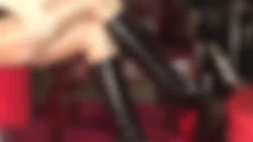 Com coxas cruzadas irresistíveis, botas e dominação com cinta-liga - a amante vivian atrai você com seu fetiche por pernas cruzadas de náilon e botas de couro sensuais, logo para dobrá-lo para seu grande pau.