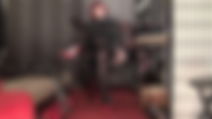 Sedução na ponta dos pés em meias-liga pretas - a amante na ponta dos pés em meias de náilon é um espetáculo para se ver. Seu coração bate mais rápido cada vez que ela flexiona esses dedos maravilhosos e os aponta lentamente em sua direção.