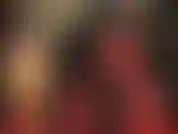 De catsuit com botas de couro vermelho e cinta-liga grossa vermelha combinando. Depois que seu cuzinho estiver aberto, é hora de uma penetração dupla com dois paus.