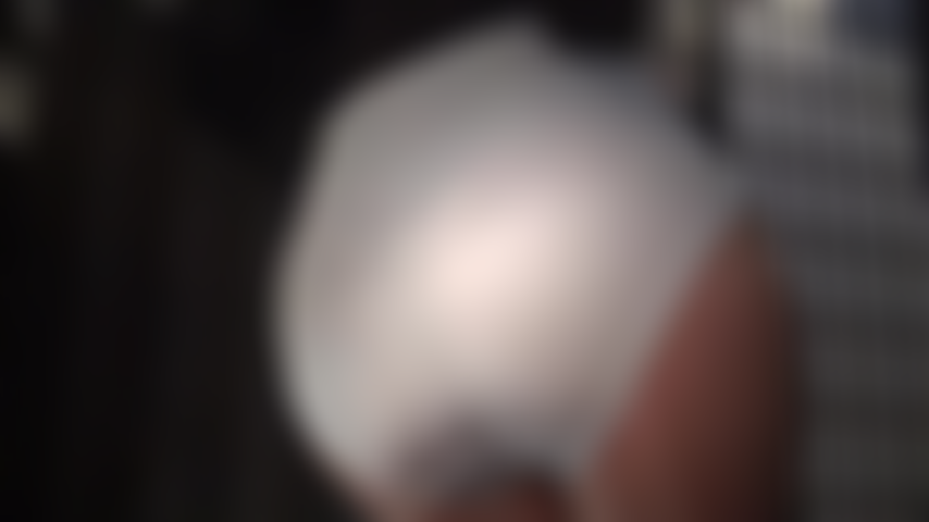 Luzes extras para brilho extra - suas camadas brilhantes brilham sob a luz brilhante da câmera... Meias, meia-calça e calcinha cinta, acariciadas por luvas.