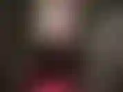 Impecavelmente vestida em látex azul e preto, a amante sabe como tirar melhor o leite do seu pau dolorido de escravo.