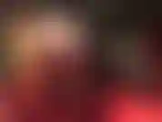 Botas de couro vermelho e adoração de bunda.