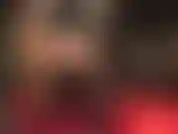 Faço facesitting - admiro minha bunda em uma saia justa de spandex, meia-calça e meias com costuras em camadas.