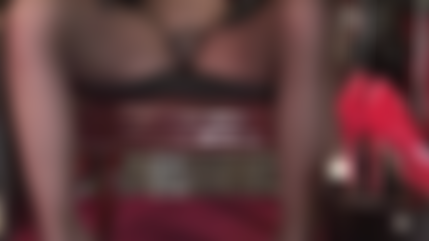 Findom - você não é digno! A senhora não usa calcinha por baixo da meia-calça. Você sabe muito bem que não merece opiniões como essas. No entanto, a senhora lhe dá esta chance. Pague, escravo!!