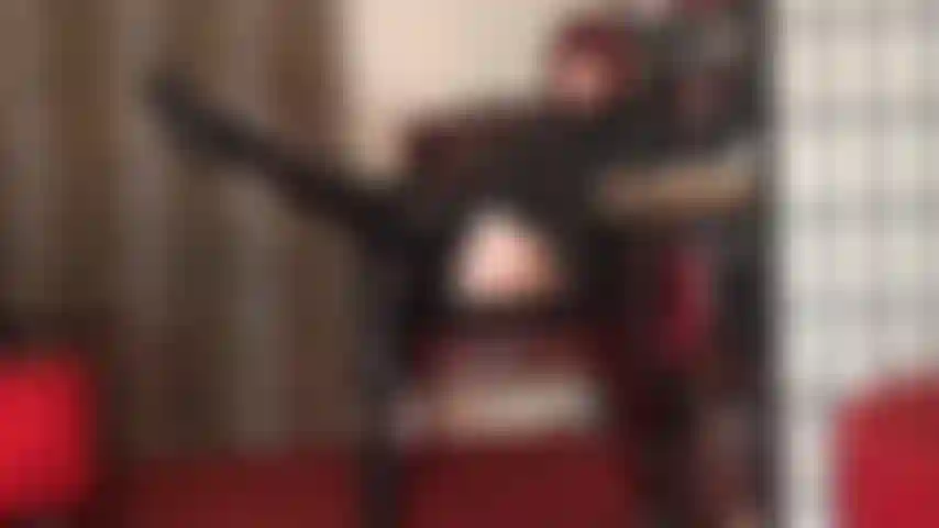 Adoro botas - chegue mais perto, minha submissa, beije e lamba as botas brilhantes da sua amante.