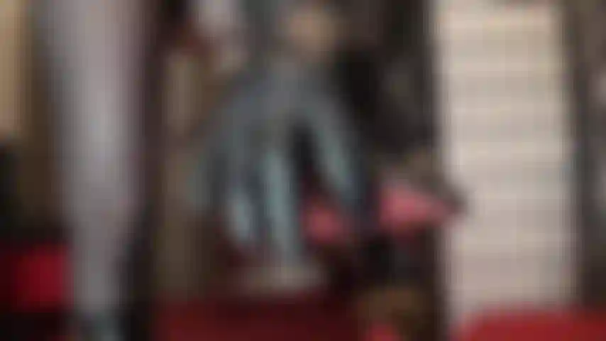 Adoro botas, meia-calça arrastão, fetiche por pés, punheta, punheta e adoração a axilas - desde as botas da senhora vivian até ter seu pau abusado por suas mãos e pés enluvados, até provar suas axilas suadas - você pode se entregar a todos os seus fetiches.