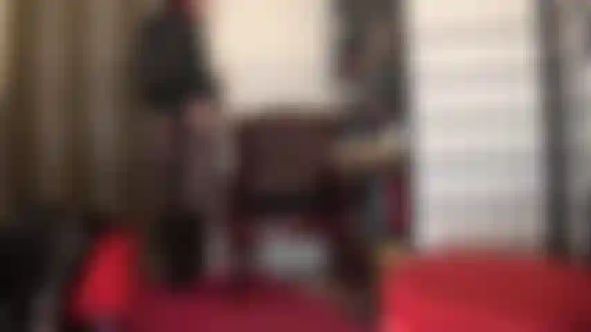 Bunda, quadris, coxas, pernas em meia-calça preta e botas - essas coxas, esse bumbum redondo perfeito, botas de couro até o joelho e meia-calça te deixam louco.