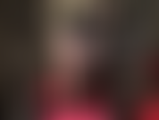 Essas pernas gostosas são a sua ruína. Viciada nas minhas pernas e pés longos e sensuais, aqui em meia-calça preta transparente, os dedos subindo lentamente pelas pernas...