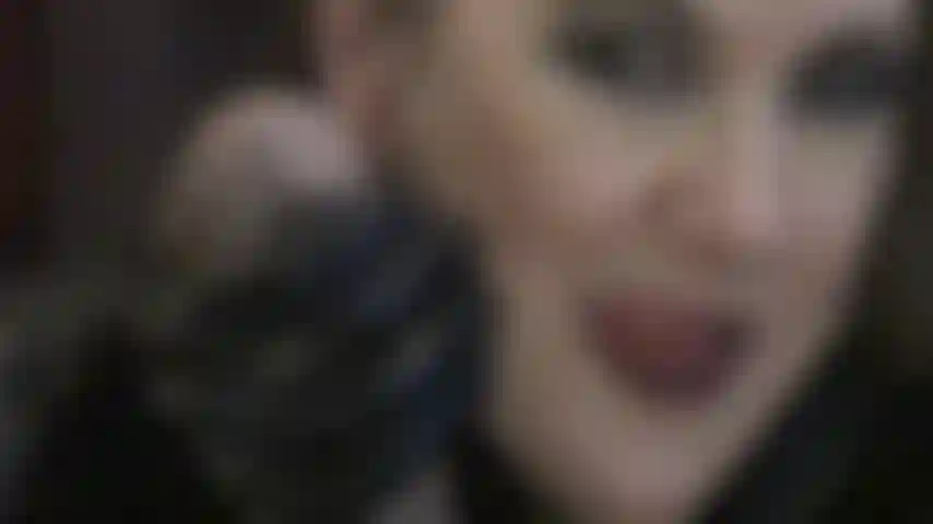 P-a-u-z-ã-o - é tudo em que você pensa. Você é uma vadia que ama pau, desejando uma boca cheia de pica carnuda e o gosto de sêmen. (Femdom, fetiche, pvc, vinil, luvas de pvc, dildo, chupadora de pau).