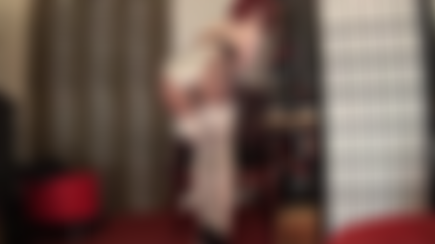 Calcinha de cetim, luvas de seda, meias de renda e prazer oral - a amante vivian seduz com sutiã, calcinha de cetim brilhante e meias de náilon para transformá-lo na melhor boca chupadora de pau que o mundo já viu.