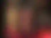 Tão brilhante! A senhora explora todos os seus fetiches... Camadas de meia-calça extra brilhantes com meia arrastão, látex, borracha, pvc e pernas... Uau, olha essas luvas de vinil esfregando as coxas e a bunda da senhora.