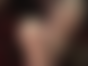 Meu submisso amante de meias é provocado pelas meias macias e fofinhas em meus pés. Por não limpar minhas meias direito, ele receberá algumas pancadas fortes do meu chicote de montaria, e depois o toque suave das minhas meias macias.