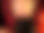 Essas calcinhas de cetim vermelho sensuais por baixo de meias-calças brilhantes te deixam louco. Você adoraria sentir como elas são sedosas, cheirá-las, sentir a bunda e os pés da minha amante no seu rosto - você até chuparia um pau.