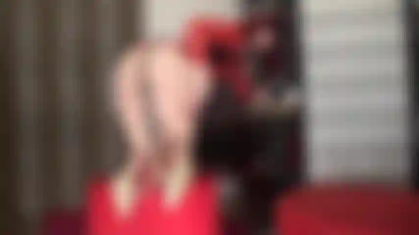 Fazendo facesitting com um pau grande enfiado na sua boca - junto com minha bunda na sua cara, você tem um pau grande enfiado na sua garganta.