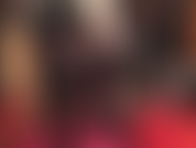 Meias de látex pretas brilhantes com costuras quentes e um vestido curto e curto ficam incríveis na sua amante. Combinadas com sapatos de salto alto de aço, que sorte a sua de poder adorar essa perfeição.