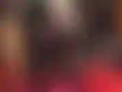 Meias de látex pretas brilhantes com costuras quentes e um vestido curto e curto ficam incríveis na sua amante. Combinadas com sapatos de salto alto de aço, que sorte a sua de poder adorar essa perfeição.