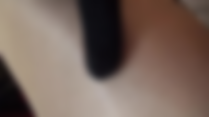 A adoração por meia-calça marrom brilhante leva a trepar com os 20 centímetros pretos da minha amante. Ela está pegando sua boquinha de mariquinha e tem outro pau preto para encher sua bucetinha de menino.