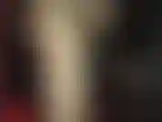 8 Com uma cinta de uma polegada entre dois pares de meia-calça - a amante aperta aquele pau grande e duro entre camadas de náilon para acariciá-lo.