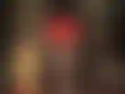 Shorts de cetim vermelho quente e camadas de meia-calça brilhante - a amante fica incrível com essas camadas de náilon sensuais e shorts de cetim brilhante.