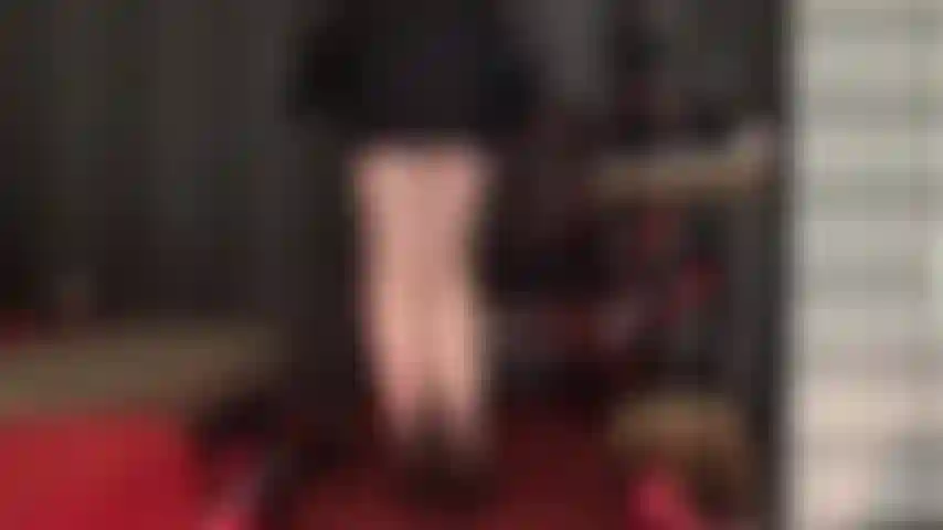 Com lingerie de renda preta e meia-calça nude com costura provocante - conforme a saia sobe, a amante revela seu lindo ursinho de renda, fazendo você querer a bunda dela no seu rosto.