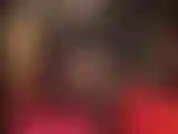 A meia-calça sai para revelar a pele nua perfeita da amante, suas pernas longas e seus pés macios e sensuais para você adorar.