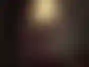 Com uma protuberância enorme na saia. Senhora, vestida com látex sexy, coloco um de seus paus enormes e adiciono uma saia para te provocar com essa protuberância enorme. Você quer esse pau. Você precisa desse pau. Venha e pegue.