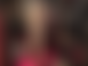 Camadas de meia-calça brilhante, calcinhas de renda e meias-calças de renda sexy. A senhora veste calcinhas e meias de renda bonitas para expulsar o pré-sêmen do seu pau. A senhora vai fazer você pingar muito.