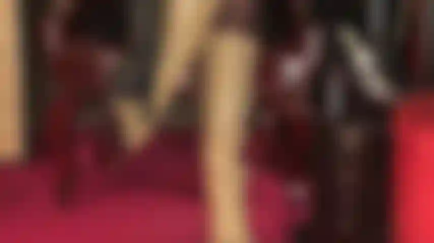 Adoro botas de couro bege - a senhora tem seu escravo de botas exatamente onde ele pertence. Ajoelhe-se aos meus pés enquanto admira cada centímetro das minhas botas de cano alto.