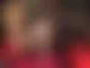 A senhora provoca um pau com saltos sensuais de tiras e dedos de meia-calça.