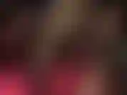 Látex azul, meias de renda, salto plataforma aberto, fetiche por pés - é impossível resistir à amante vivian de borracha e meia-calça. Seu pau pulsando, a amante provoca com saltos e pés.