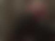 Adoro minha meia-calça longa com sola vermelha e sapatos pretos de verniz.