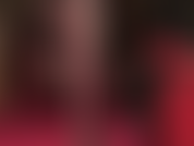 Uma mudança de roupa para meia-calça preta transparente e jeans branco para o lacaio adorar os pés sensuais de náilon macio da amante vivian balançando.