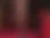 Uma mudança de roupa para meia-calça preta transparente e jeans branco para o lacaio adorar os pés sensuais de náilon macio da amante vivian balançando.