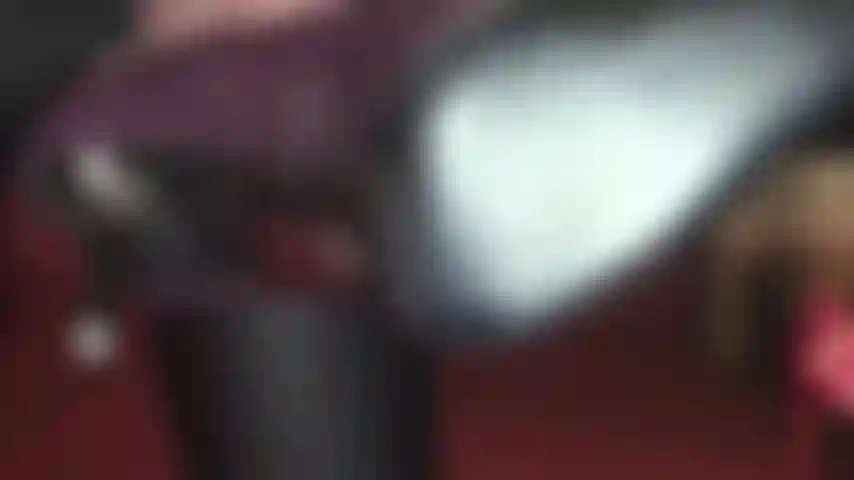 Adoro sapatos femdom e pés - a vida é bela sob os saltos da amante vivian.