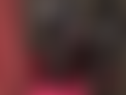 Que adora calças de couro - uma amante de calças de couro pretas, botas de cano alto e luvas macias.