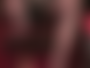 Viciada em pés e strapon - a amante pega esse enorme strapon preto extra saboroso para você, esfregando os pés na cabeça do pau.