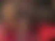 A senhora vivian ordenha seu pau de escravo com suas meias-calças e pés em camadas.