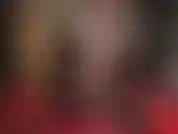 A sedutora - provocação lenta e sensual nas pernas com um top de renda e meias pretas transparentes.