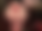 Você é viciado nos pés descalços, pernas e bunda da amante vivian, mas também não consegue resistir a uma grande cinta-liga... Veja tudo aqui, me veja acariciar um grande pau branco enquanto provoco com os pés suados.