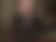 Punheta com luvas de látex.