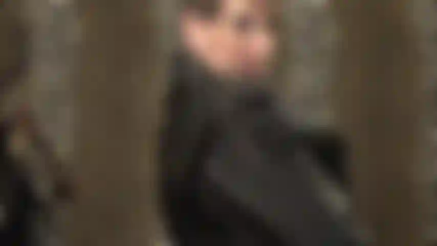 Para meus subs de couro - adoro um dos casacos de couro preto lindamente desenhados pela minha amante de perto.