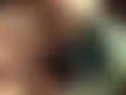 De pele macia e luxuosa - a dona exibe seus lindos casacos de pele. Se você pudesse sentir a maciez e o calor...