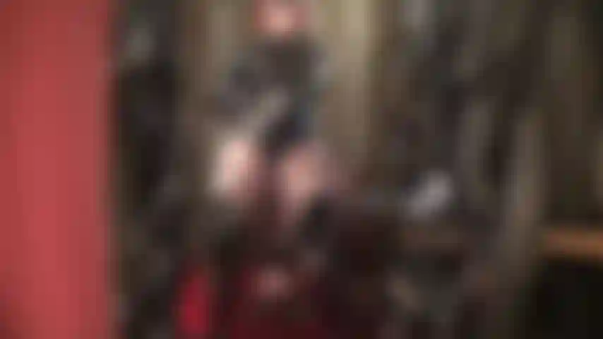 Sua amante fetichista e brilhante espera com um de seus grandes paus, enfiando-o direto na sua boca enquanto você se ajoelha diante de mim. Agarro suas bolas e as puxo para mim enquanto você engole minha carga de porra.