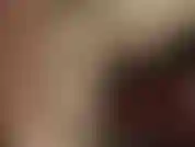 Dedinhos lindos em camadas de meia-calça brilhante.