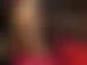 A senhora provoca com suas pernas longas e incríveis em meia-calça brilhante e salto alto peeptoe.