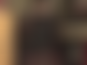 A senhora usa uma cinta-liga preta enorme, e a espanca com um chicote. Pegue um chicote e siga em frente. Bata nesse pau para sua deusa!